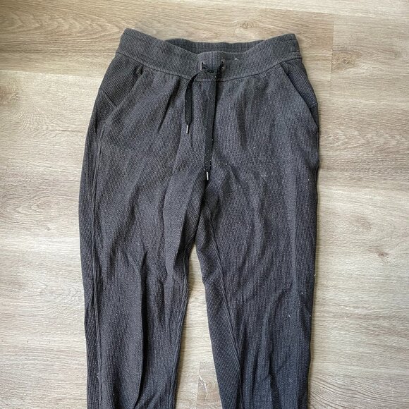 Grey cropped Lululemon track pants - Picture 1 of 4